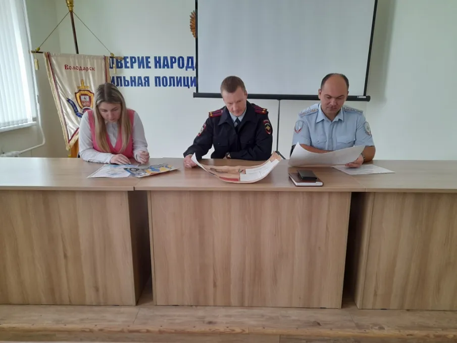 В Володарском районе завершился отборочный этап конкурса детского рисунка «Мои родители работают в полиции»