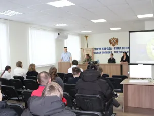 Полицейские и общественники Володарского отдела полиции присоединились к акции «Студенческий десант»