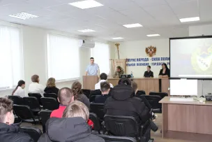 Полицейские и общественники Володарского отдела полиции присоединились к акции «Студенческий десант»