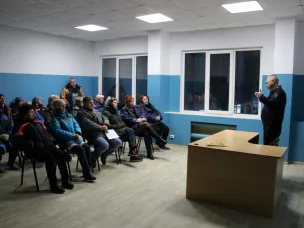 Полицейские Володарского района продолжают рассказывать жителям как защитить себя от мошенничества