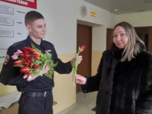 В преддверии Международного женского дня сотрудники полиции поздравили женщин-коллег