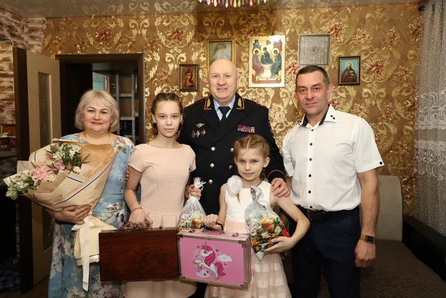 Начальник областного полицейского главка принял новогоднюю эстафету добрых дел