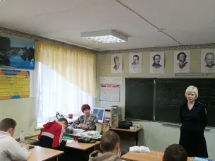 В Володарском районе полицейские провели беседу со студентами  техникума